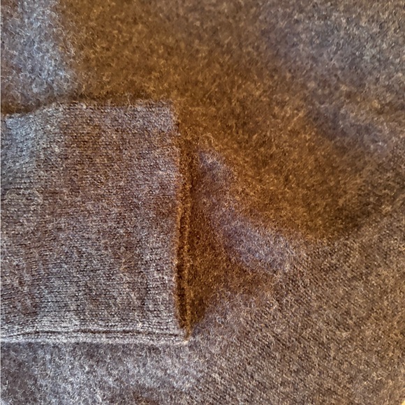 Men’s Burberry crewneck sweater. Size large. - Picture 5 of 5